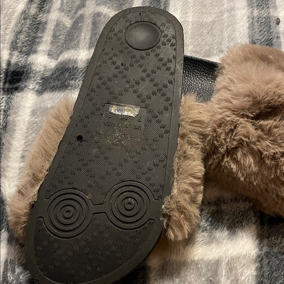 Sseko Women's Furry Brown Sandals - Picture 3 of 3